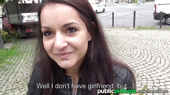 Fetița Katy Rose este furată cu pasiune în pat