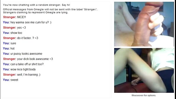 O fetiță sexy îi satisface pe doi băieți frumoși