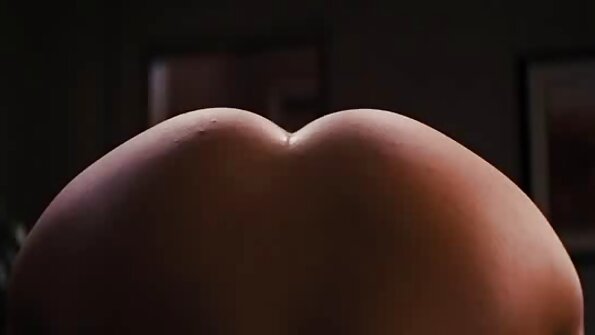 Krissy Lynn se ia cu o brunetă amatoare cu un strapon gros
