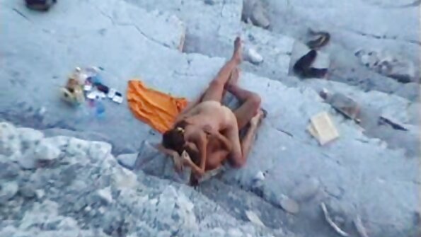 O doamnă fierbinte a fost angajată să fie lovită