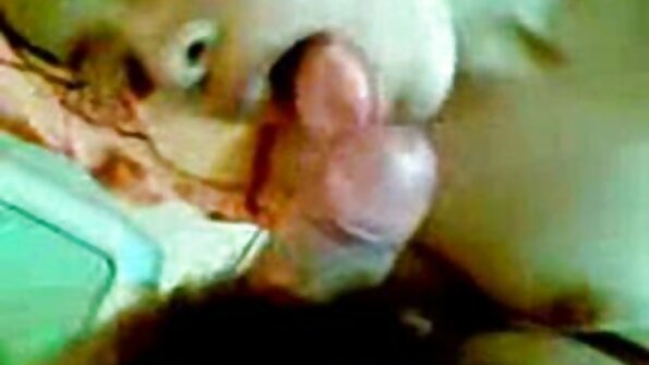 Micuței blonde îi place antrenamentul sexy