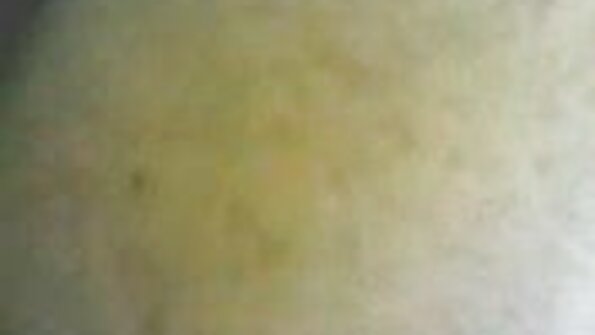 Fata amatoare suge un penis gras