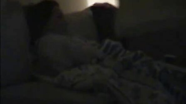 MILF Jewels Jade Îl plătește pe Johnny cu prăjiturile ei