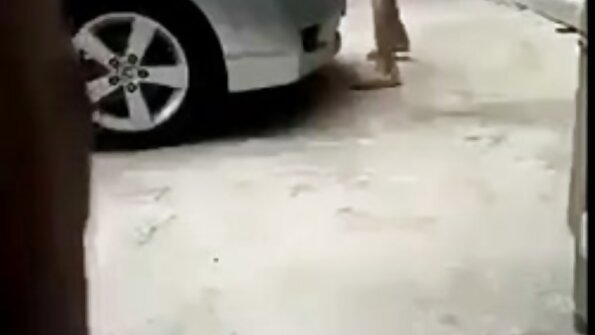Puița cu părul roșu face sex