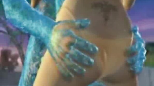 Slutty bruneta este pe cale să fie tripplefucked