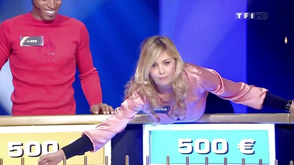 Giselle Palmer îi face plăcere unui tip norocos la birou