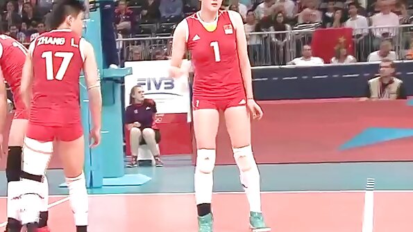 Sapele negre Ana Foxxx și Chanell Heart sunt bătute în sufragerie