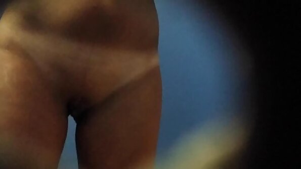 Drăguța brună Jill Kassidy cu păsărică ras face sex
