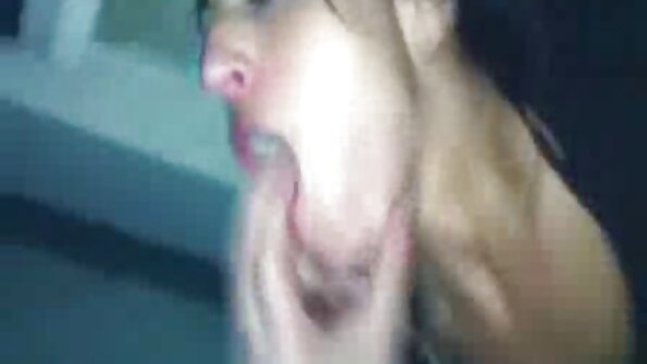 Blonde Hottie Gobble Pe Un Dur Burly Stick