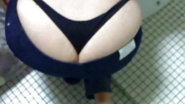 Babele amatoare fac un videoclip porno